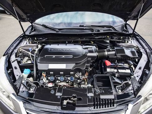 Used 2015 Honda Accord Touring image 32