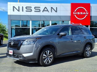 Used 2023 Nissan Pathfinder SL w/ Lighting Package (N92)