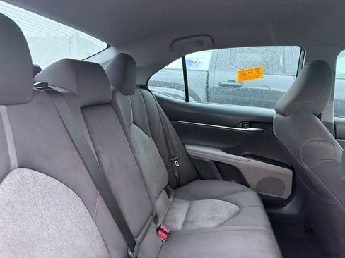 Used 2022 Toyota Camry LE FWD image 5
