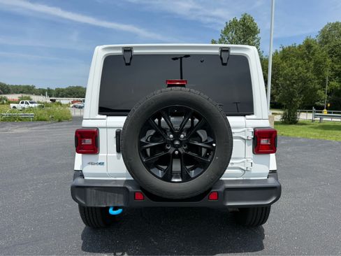 Used 2024 Jeep Wrangler Unlimited Sahara AWD/4WD image 6