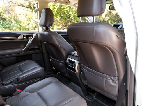 Used 2018 Lexus GX 460 Premium AWD/4WD image 36