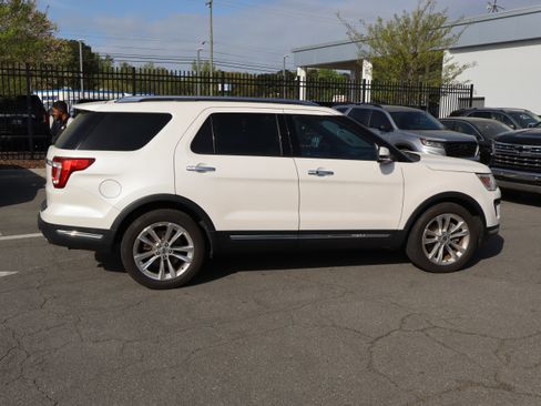 Used 2018 Ford Explorer Limited w/ Equipment Group 301A image 11