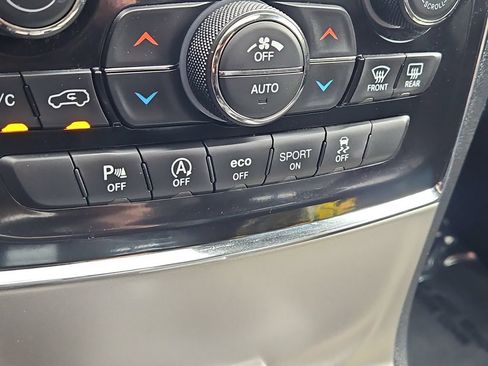 Used 2022 Jeep Grand Cherokee Laredo X AWD/4WD image 18