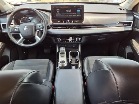 Used 2025 Mitsubishi Outlander SE AWD/4WD image 9