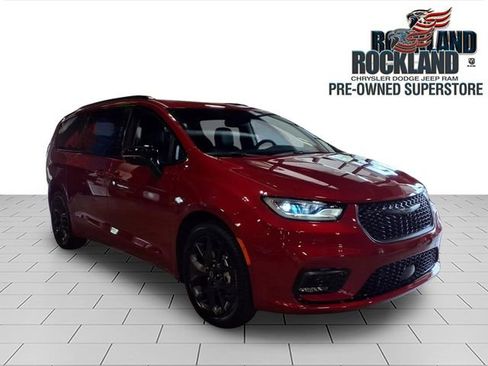 Used 2026 Chrysler Pacifica Select FWD image 1