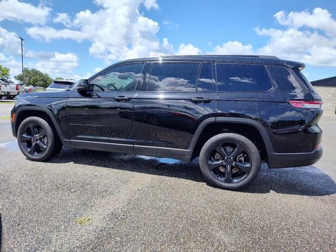 Used 2021 Jeep Grand Cherokee L Laredo image 3