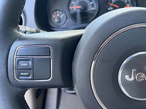 Used 2015 Jeep Patriot High Altitude AWD/4WD image 32