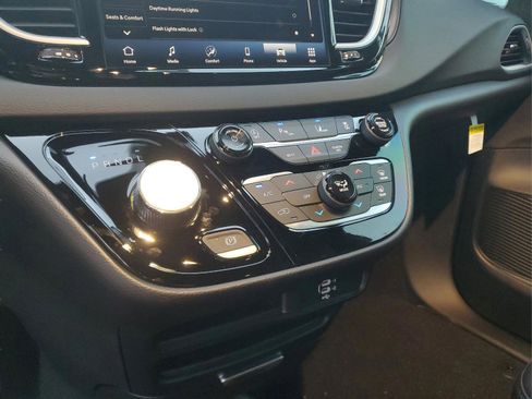 New 2026 Chrysler Voyager LX image 17