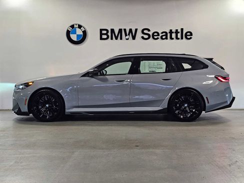 New 2026 BMW M5 Touring image 3
