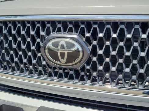 Used 2019 Toyota Tacoma TRD Off-Road w/ Technology Package AWD/4WD image 29