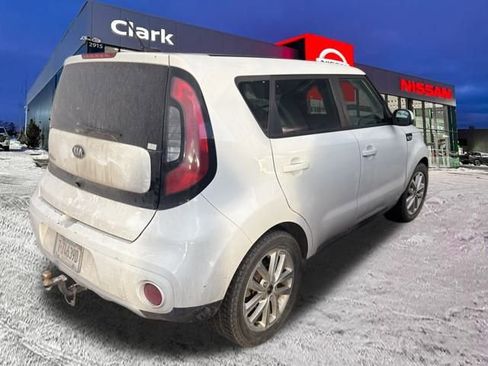 Used 2017 Kia Soul + image 6