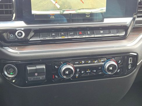 Used 2025 GMC Sierra 1500 SLT image 27