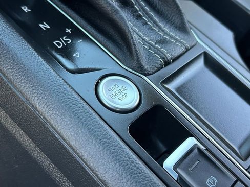 Used 2021 Volkswagen Atlas Cross Sport SE image 27