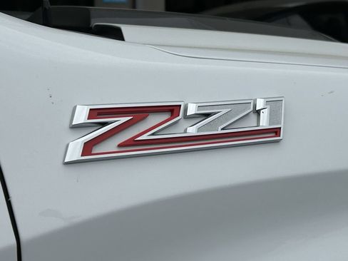 Used 2025 Chevrolet Silverado 1500 LT Trail Boss w/ Convenience Package II AWD/4WD image 8