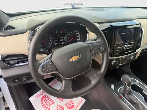 Used 2022 Chevrolet Traverse LS FWD image 13