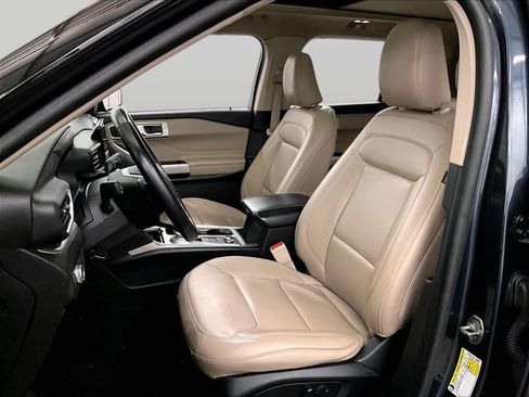 Used 2022 Ford Explorer XLT w/ Equipment Group 202A AWD/4WD image 24
