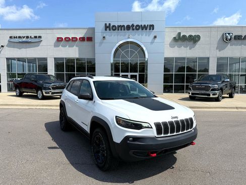 Used 2021 Jeep Cherokee Trailhawk image 1