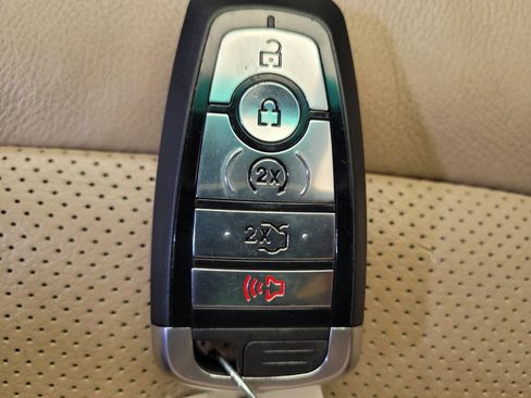 Used 2016 Ford Explorer Limited w/ Equipment Group 301A FWD image 32