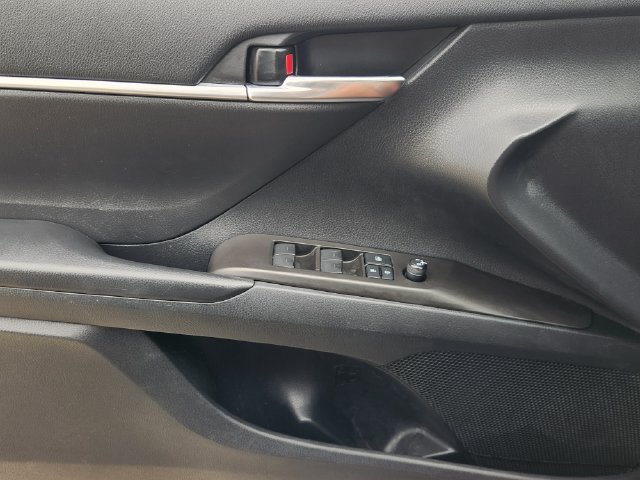 Used 2022 Toyota Camry SE w/ Convenience Package FWD image 17