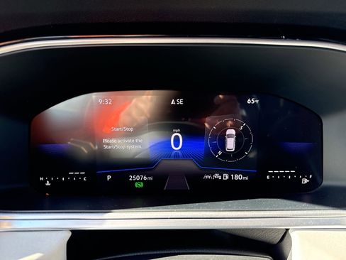 Used 2025 Volkswagen Taos SE image 10