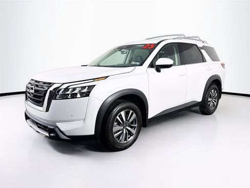 Used 2025 Nissan Pathfinder SL AWD/4WD image 3
