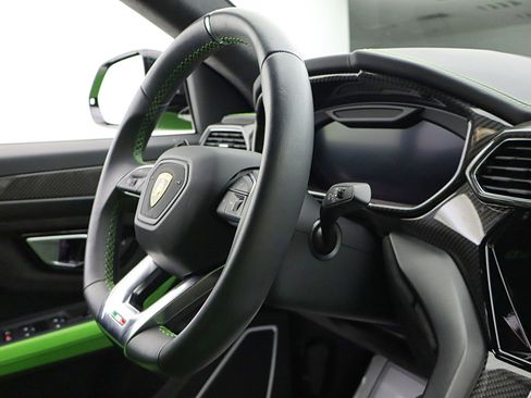 Used 2021 Lamborghini Urus AWD/4WD image 36