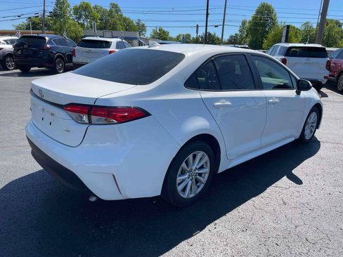 Used 2023 Toyota Corolla LE w/ LE Convenience Package FWD image 4