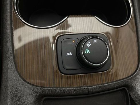 Used 2023 GMC Acadia SLE image 60