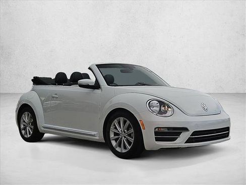 Used 2018 Volkswagen Beetle 2.0T FWD image 3