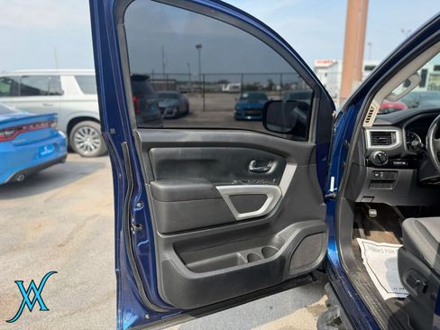 Used 2021 Nissan Titan SV w/ SV Convenience Package AWD/4WD image 11
