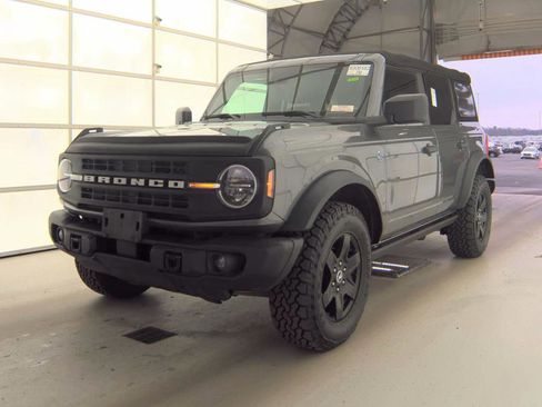 Used 2022 Ford Bronco Black Diamond image 5