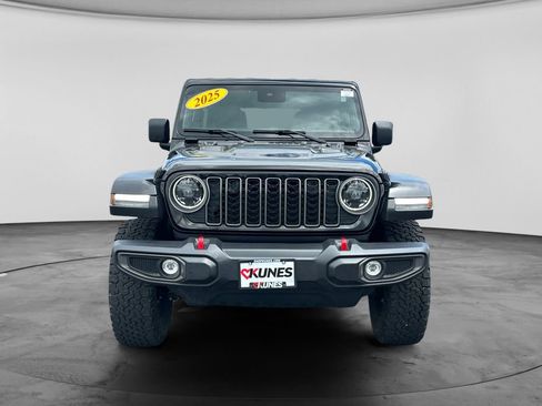 Used 2025 Jeep Wrangler Unlimited Rubicon AWD/4WD image 2
