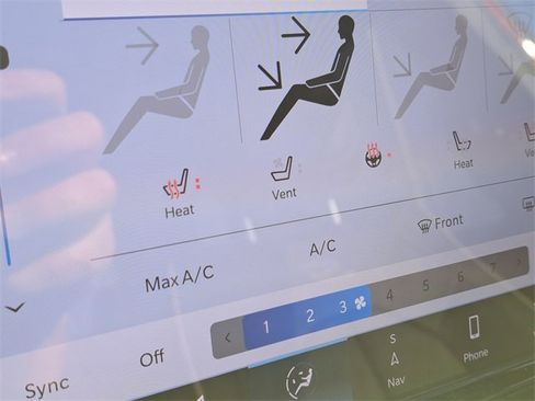 Used 2026 Chrysler Pacifica Limited w/ S Appearance Package image 15