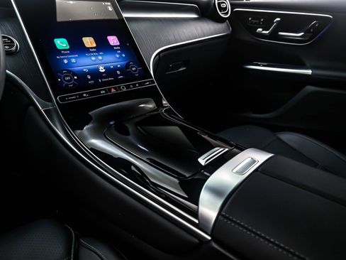 Certified 2025 Mercedes-Benz GLC 300 image 8