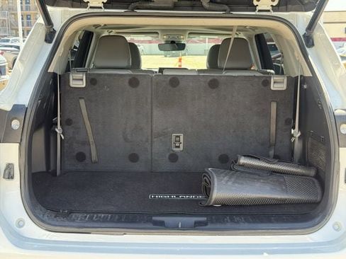 Used 2022 Toyota Highlander XLE FWD image 34