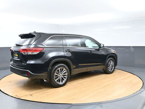 Used 2019 Toyota Highlander XLE AWD/4WD image 9