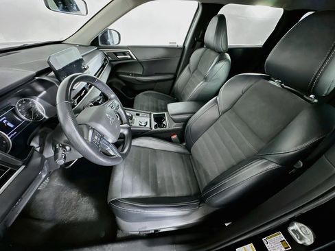 Used 2024 Mitsubishi Outlander SE AWD/4WD image 13