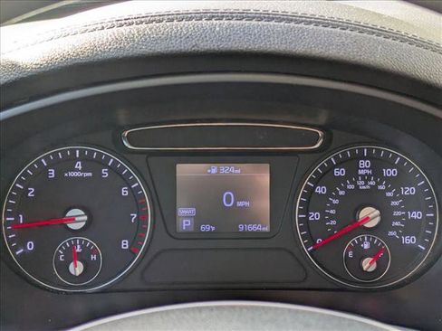 Used 2020 Kia Sorento LX image 11