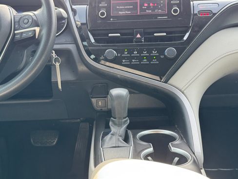 Used 2021 Toyota Camry LE image 15