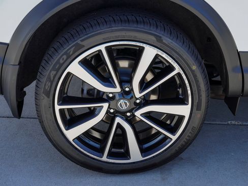 Used 2018 Nissan Rogue Sport SL AWD/4WD image 11