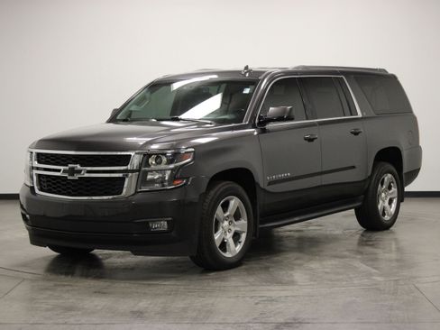 Used 2017 Chevrolet Suburban LT AWD/4WD image 4