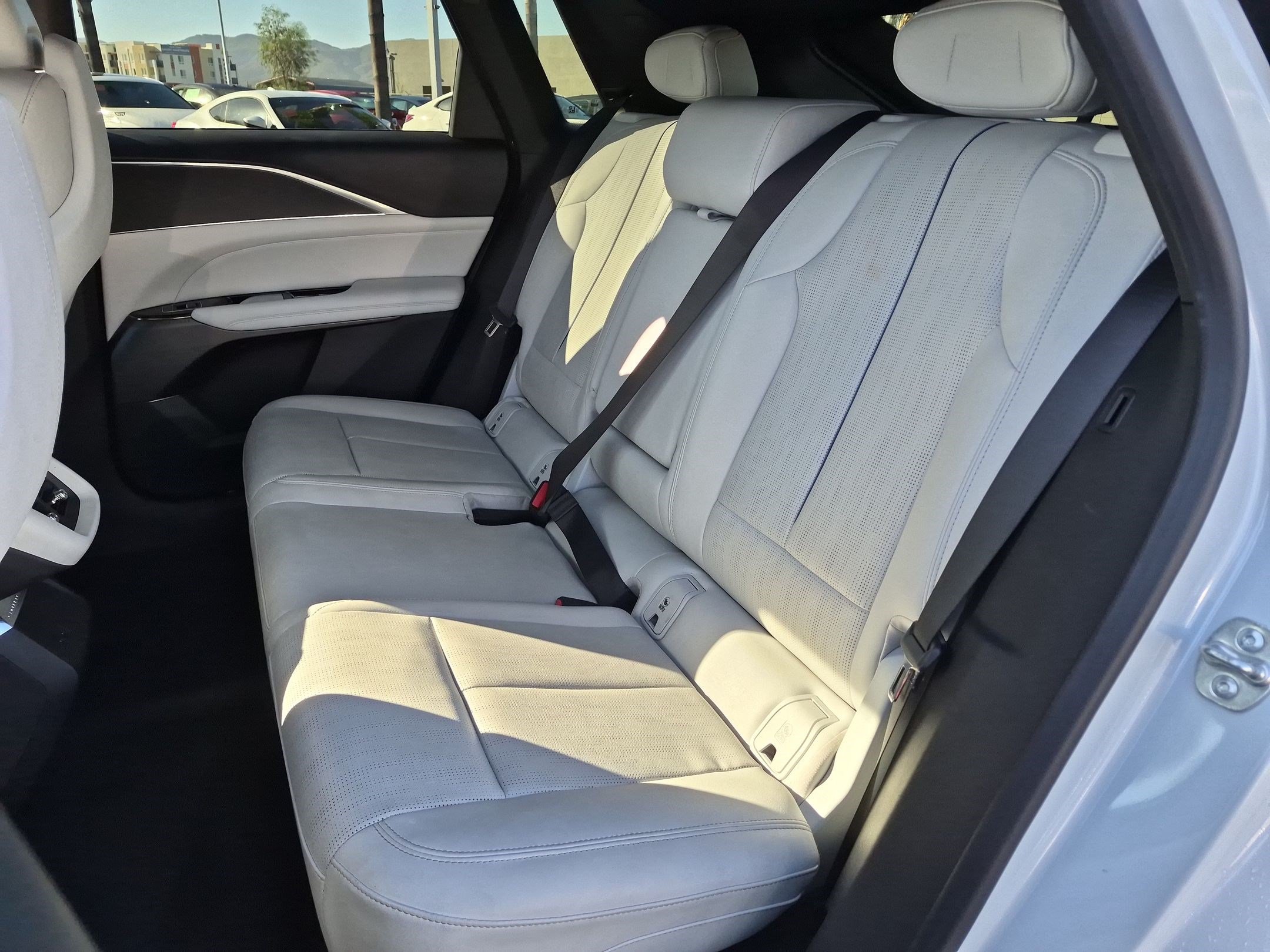 Used 2024 Cadillac Lyriq Luxury RWD image 30