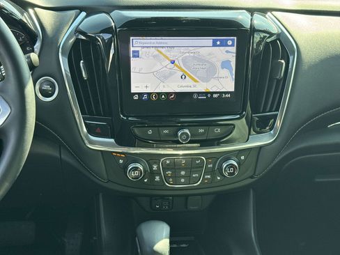 Used 2023 Chevrolet Traverse Premier image 30