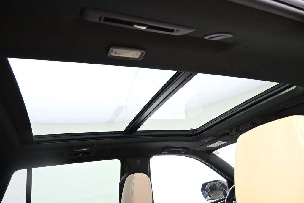 Certified 2024 Cadillac Escalade Premium Luxury w/ LPO, Floor Liner Package AWD/4WD image 17