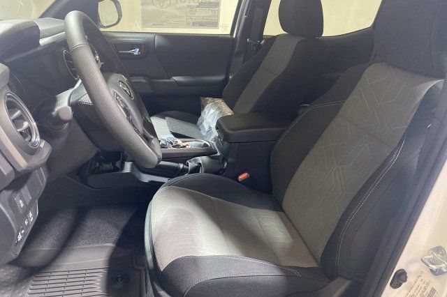 Used 2023 Toyota Tacoma TRD Sport w/ Technology Package AWD/4WD image 17