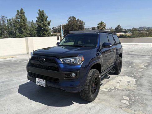 Used 2018 Toyota 4Runner Limited AWD/4WD image 4