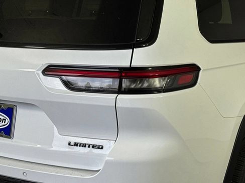 Certified 2025 Jeep Grand Cherokee L Limited w/ Luxury Tech Group II AWD/4WD image 11