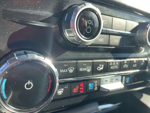 Used 2025 Ford F250 Lariat w/ Chrome Package image 11