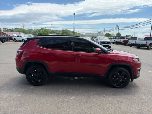 Used 2018 Jeep Compass Latitude AWD/4WD image 24