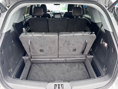 Certified 2022 Ford Explorer XLT w/ Equipment Group 202A RWD image 8